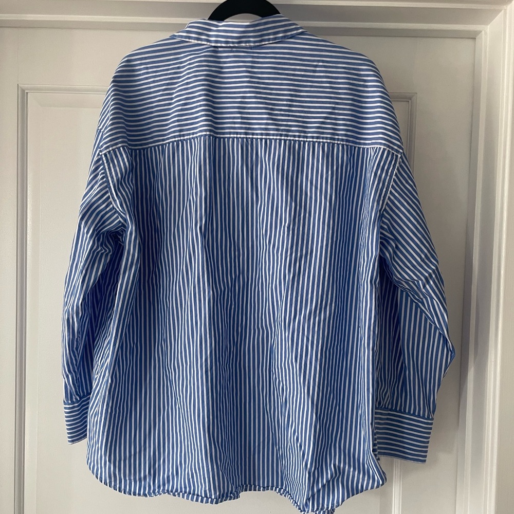 🫡 H&M Blue and White Striped Button Up Shirt 💙 - Picture 6 of 6